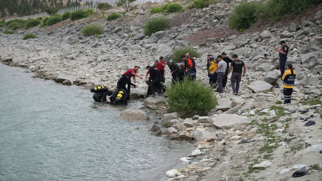 Serinlemek İçin Gölete Girdi Canından Oldu!
