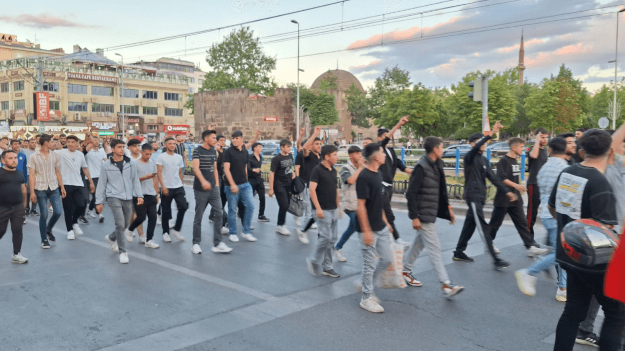 Kayseri’de ki Ayaklanmalara Polis Baskını: Gruplara Mesaj Atan Şüpheli Yakalandı!