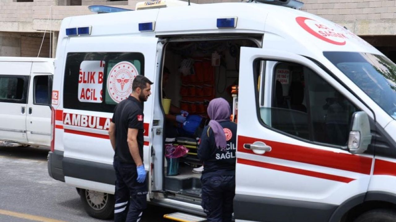 17 Yaşındaki Genç, İnşaattan Aşağıya Düştü!