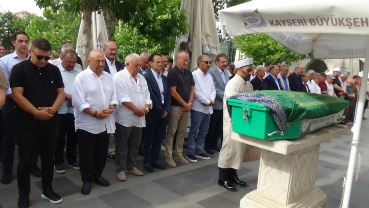 Kayserili Eski Bakanın Acı Günü! Kızı Vefat Etti