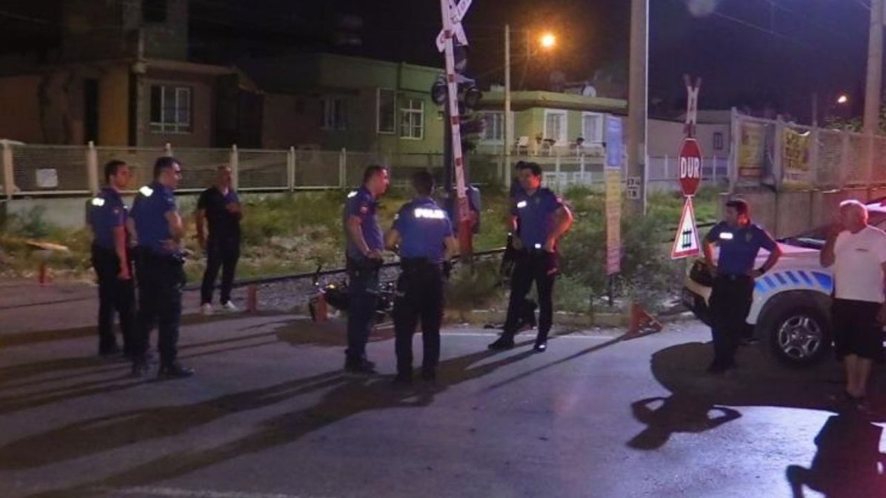 Motosikletli Polisten Kaçtı! Trenle Çarpıştı!