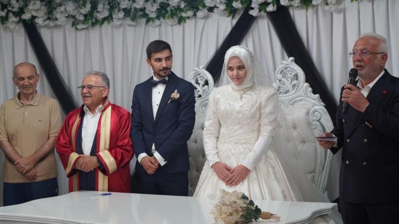 Yahyalı Belediye Başkanı Esat Öztürk'ün Oğlu Dünya Evine Girdi!