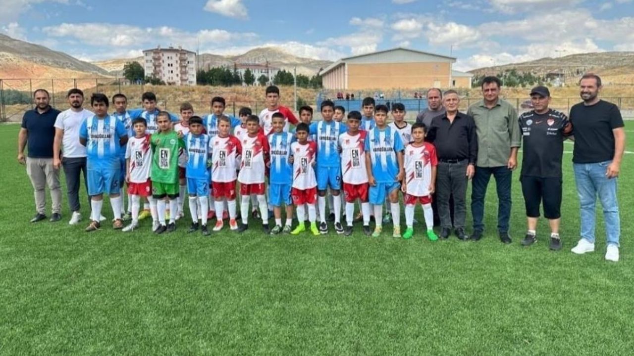 Yeşil Sahalarda Dostluk Kazandı!