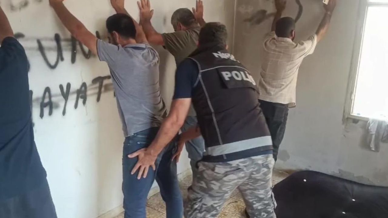 Narkotik Polisleri Metruk Evlere Park Ve Bahçelere Baskınlar Düzenledi!