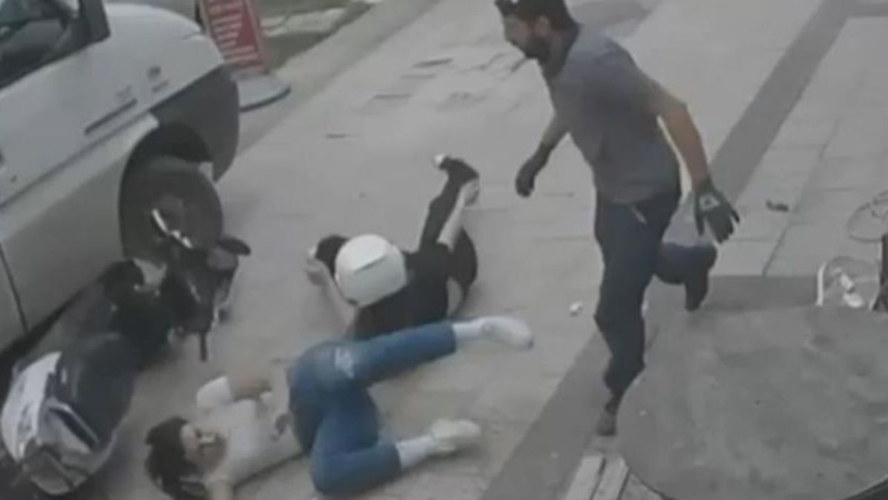 Kaldırım Taşı Kalkınca  2 Kadın Yere Çakıldı!