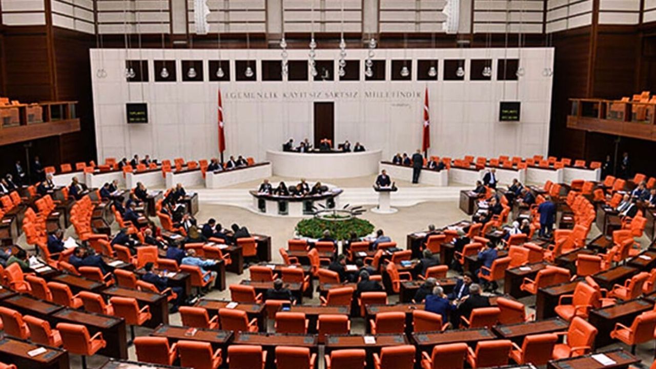 Anayasa Mahkemesi İptal Etmişti! İşte Memurlar İçin Yeni İkramiye Kararı!