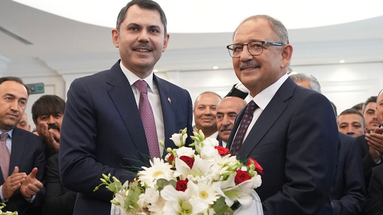 Bakan Özhaseki, Görevi Murat Kurum'a Devretti!