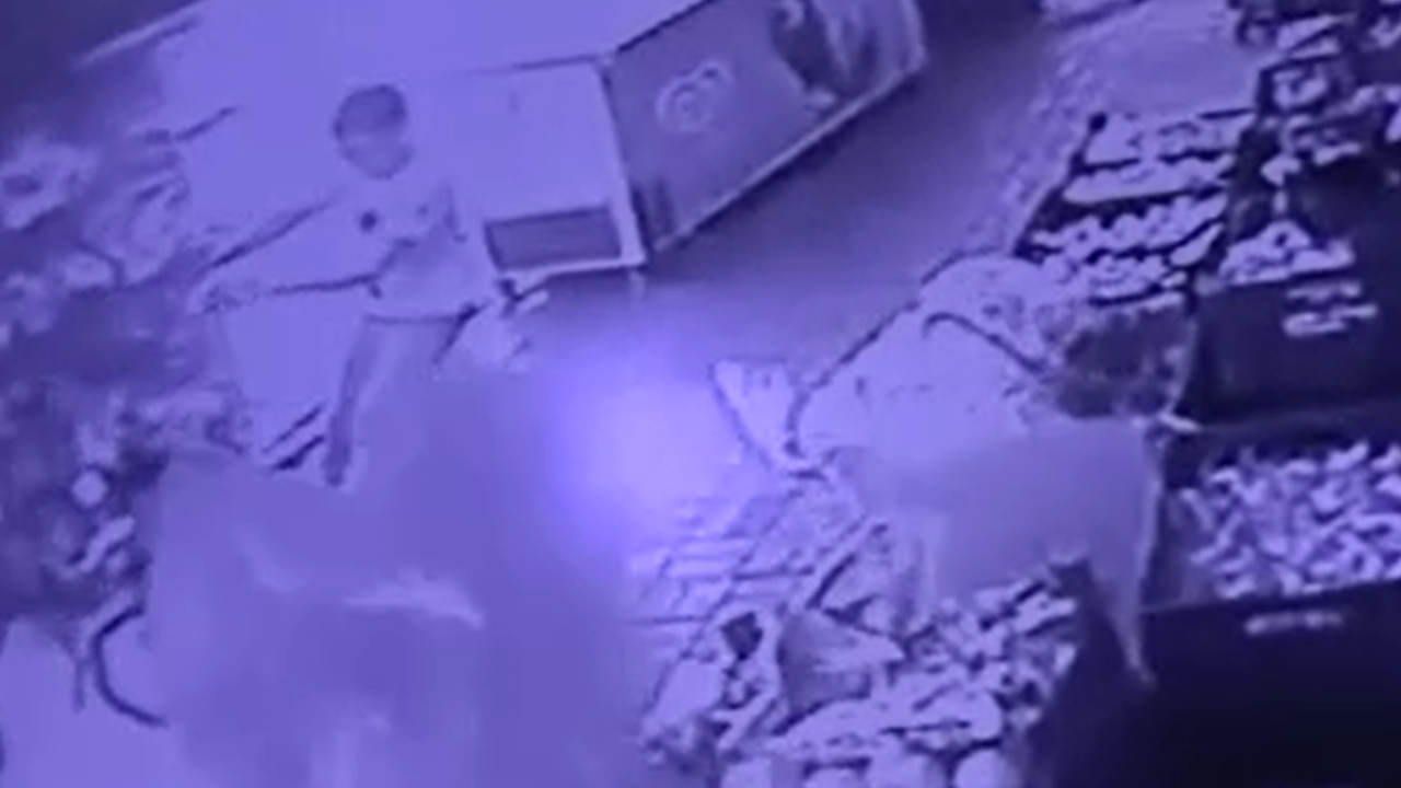 13 Yaşındaki Çocuk Son Anda Kurtuldu! O Anlar Güvenlik Kamerasında...