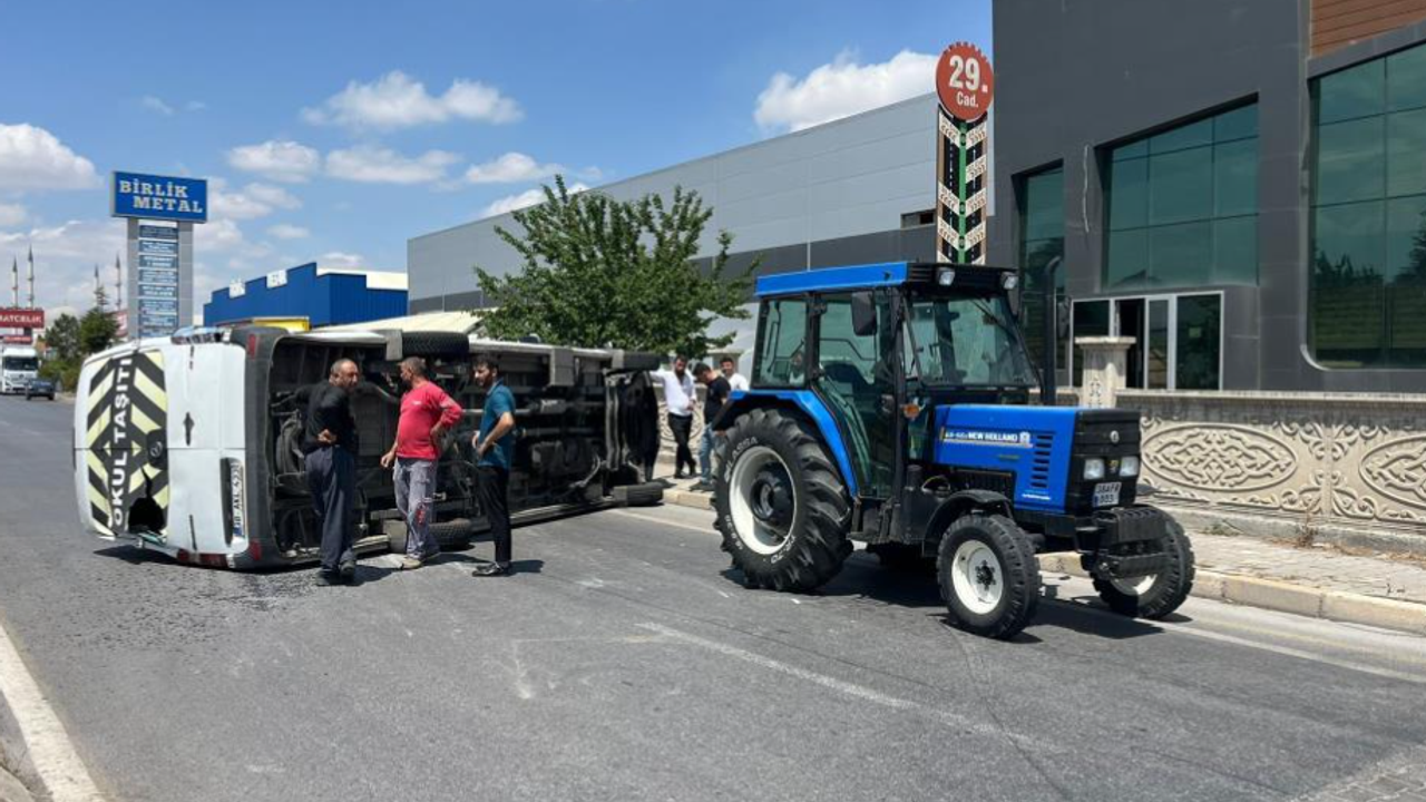 Kayseri Organize Sanayi Bölgesi’nde Kaza! Tırın Çarptığı Minibüs Devrildi