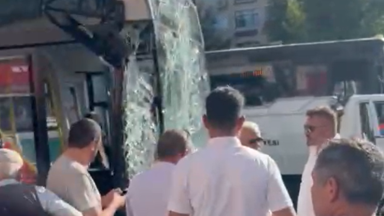 Kayseri’de Feci Kaza! Halk Otobüsü Duvara Ardından Yayalara Çarptı 3 Kişi Ağır Yaralı