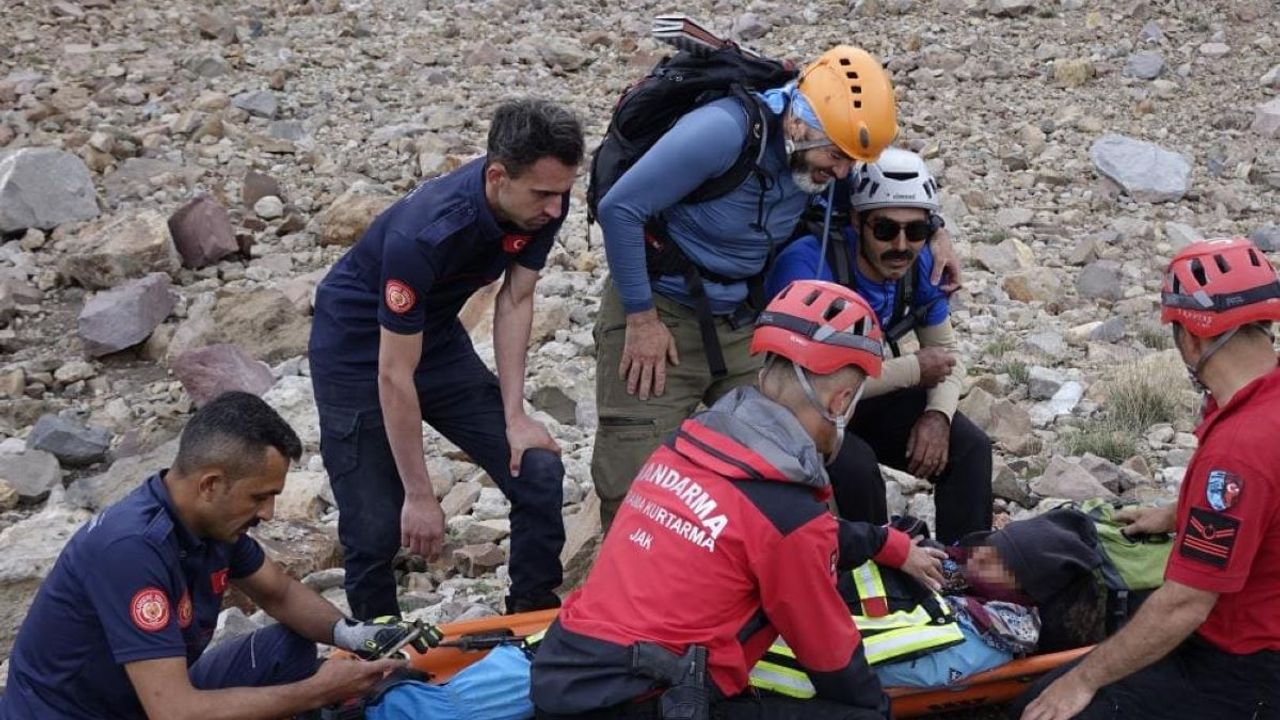 Erciyes’teki Yaralı Dağcılara Ulaşıldı! Tam 6 Saat Sürdü!