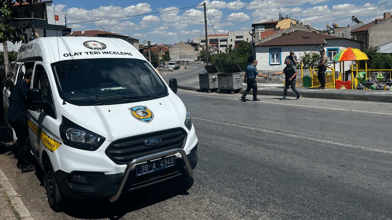 Kayseri’de Suriye Uyruklu Genci Parkta Bıçakla Yaraladılar!