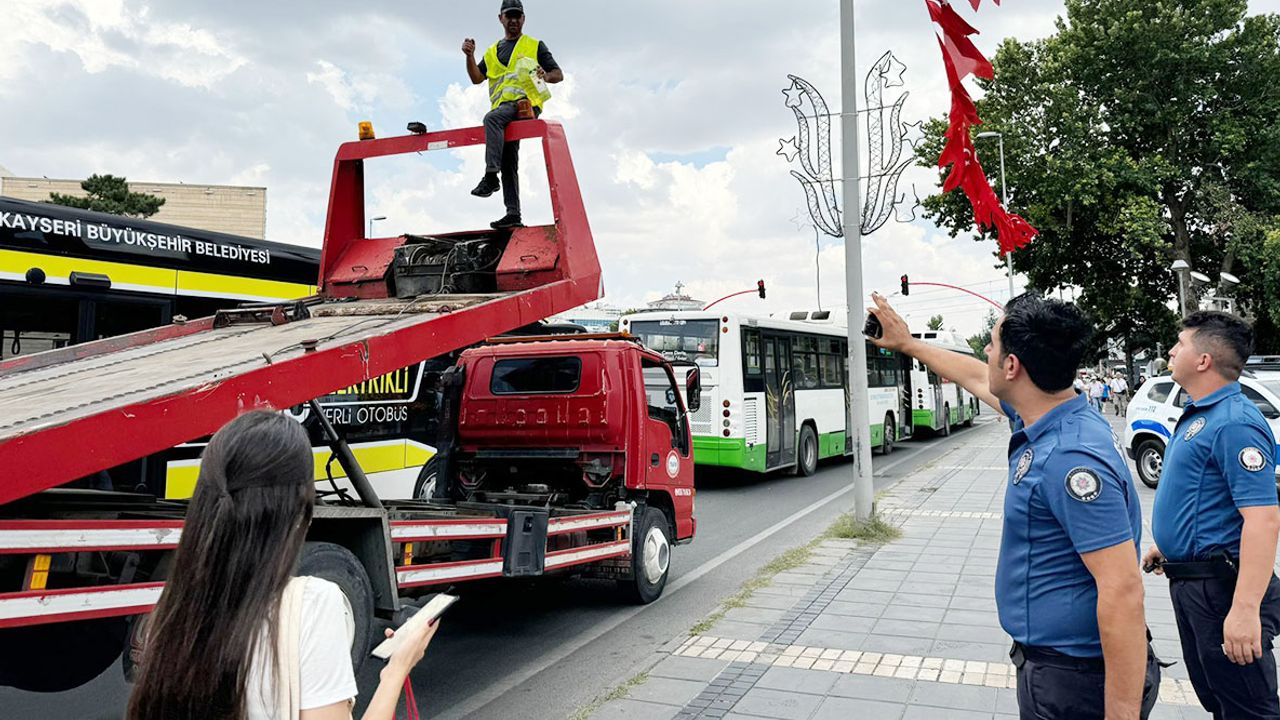 Kayseri'de Kendini Yakmaya Çalışan Şahıs Bakın Nasıl İkna Edildi!