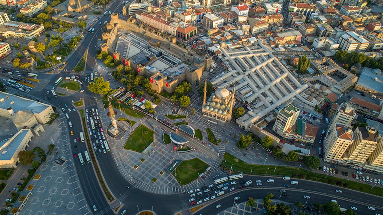 Kayseri’de de Şubesi Bulunan Kurum 13 Şubesini Kapattı!