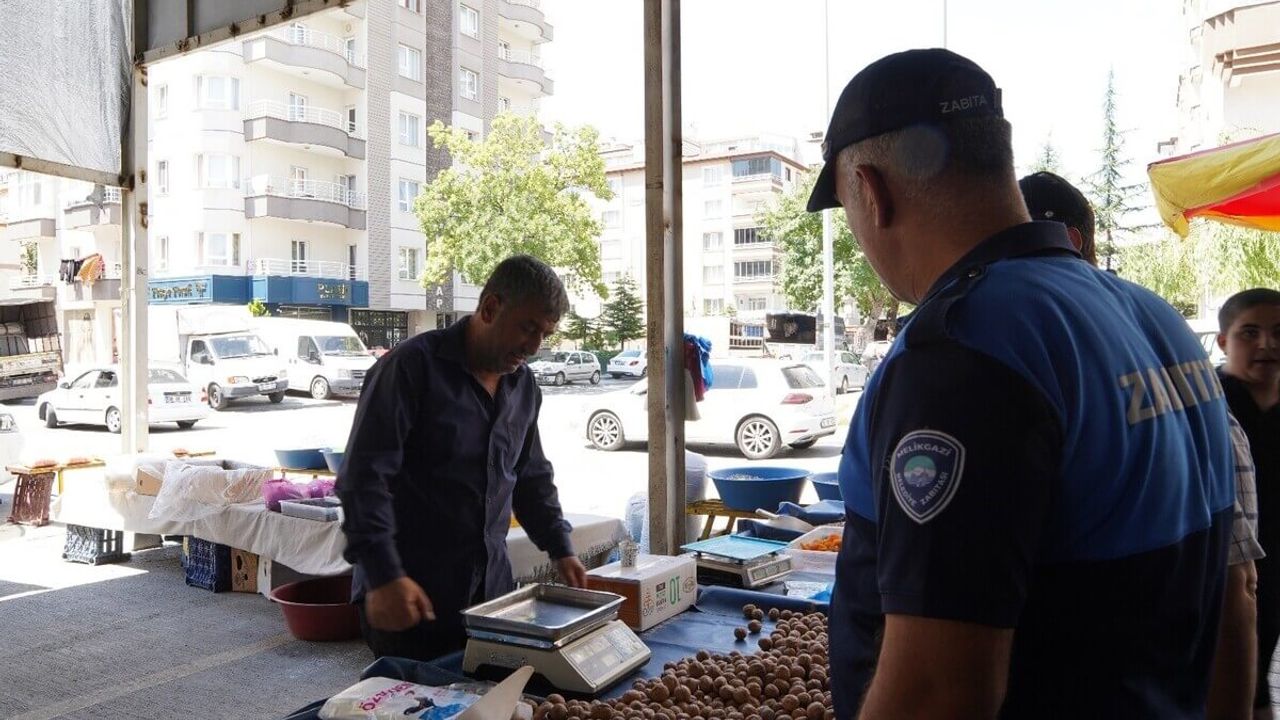 Kayseri’de Dikkat Çeken Denetim! Zabıtalar Pazarda