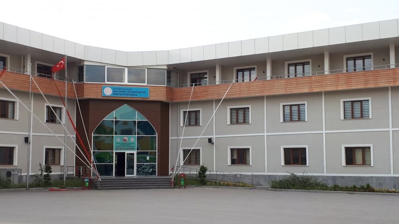 Kayseri’de Eğitim Camiası Yasa Boğuldu! Öğretmen Vefat Etti!