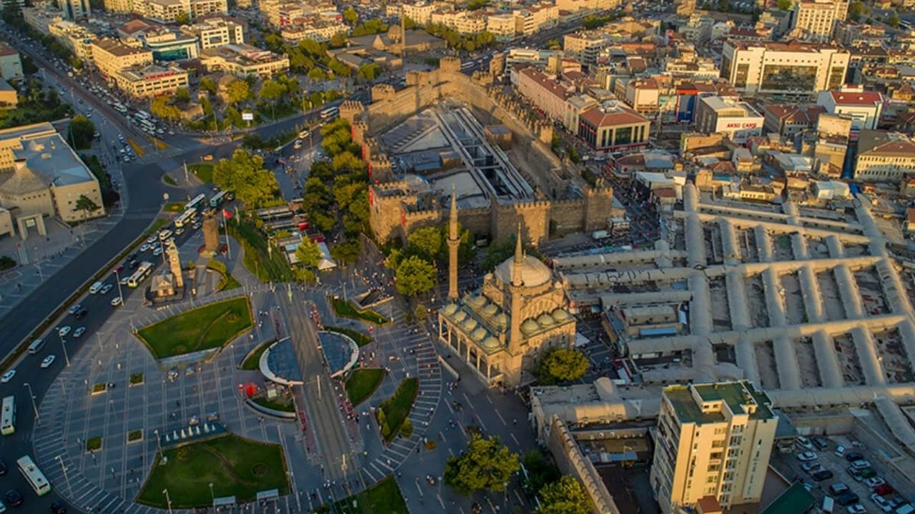 Kayseri’nin Adana’ya Bağlanması Kararı Siyasi Mi? Neler Değişecek?