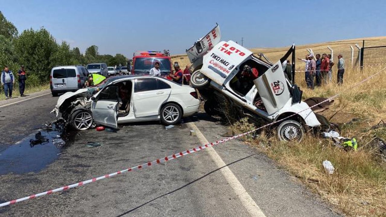 Kayseri Yolunda Feci Kaza! Ortalık Kan Gölüne Döndü...