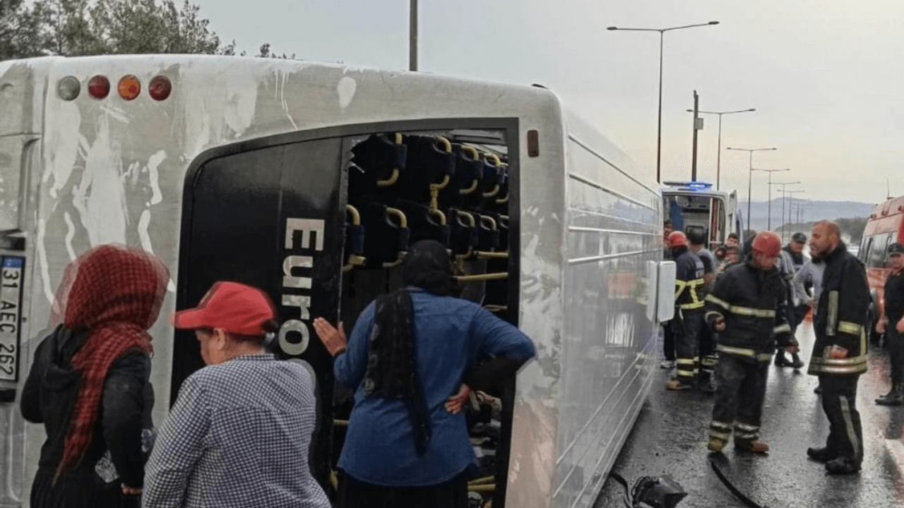 Feci kaza: Tarım İşçilerini Taşıyan Otobüs Devrildi! 12 Yaralı