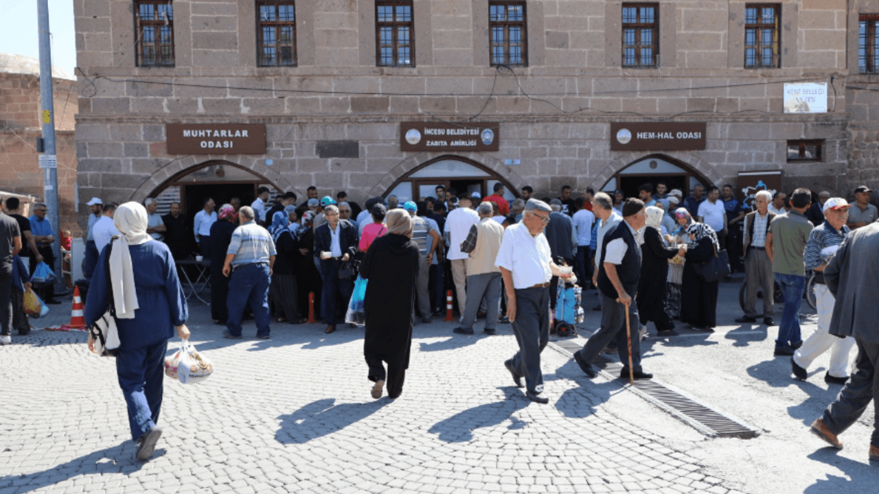 Kayseri İncesu'da O Gelenek Devam Ediyor! 4 Bin Kişiye Dağıtıldı!