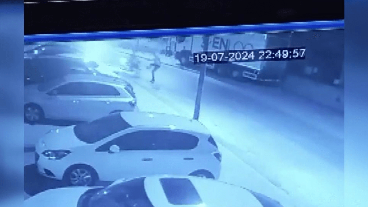 Dur İhtarına Uymayan Ehliyetsiz Sürücü Polise Çarptı!