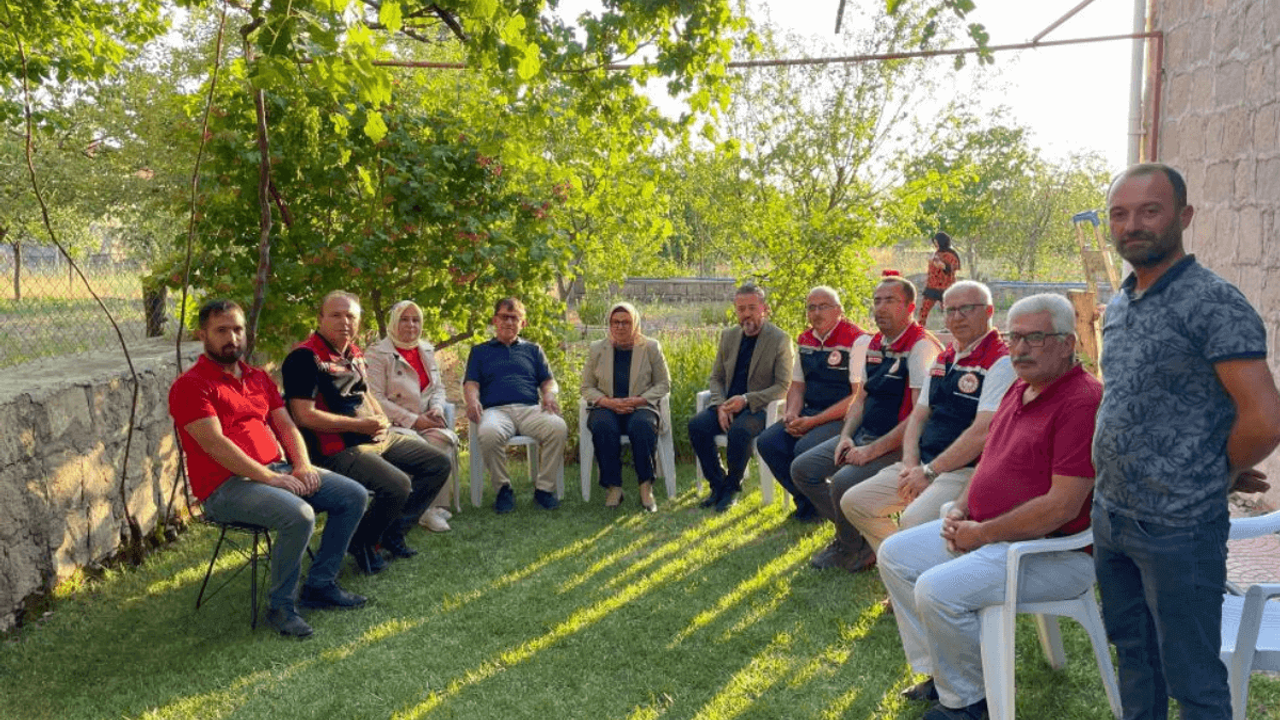 Kayserili Vekilden O Mahalleye Ziyaret! Halkın Sorunlarını Dinledi!