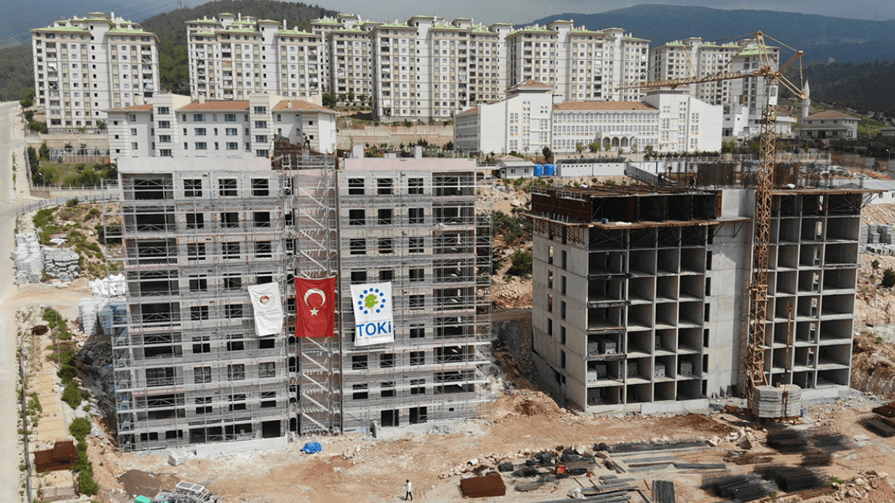 Depremler Değil İnsanlar Yıkıyor! TOKİ'de 424 Konutta İmalat Hatası!