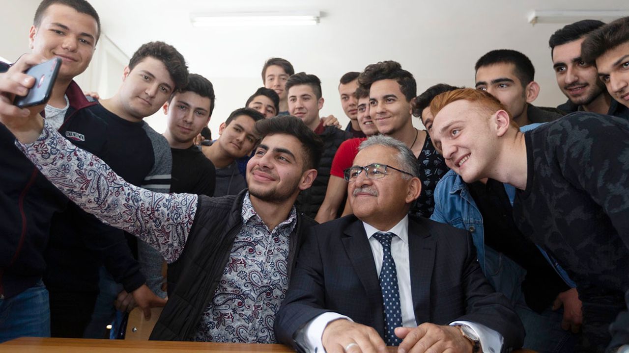Kayserili Başkan'dan YKS'yi Kazanan Öğrencilere Davet