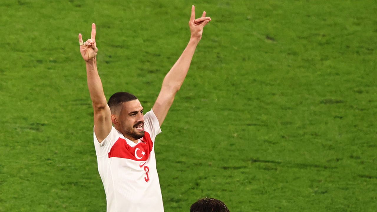 Kayserili Vekil Milli Futbolcuya Böyle Sahip Çıktı!