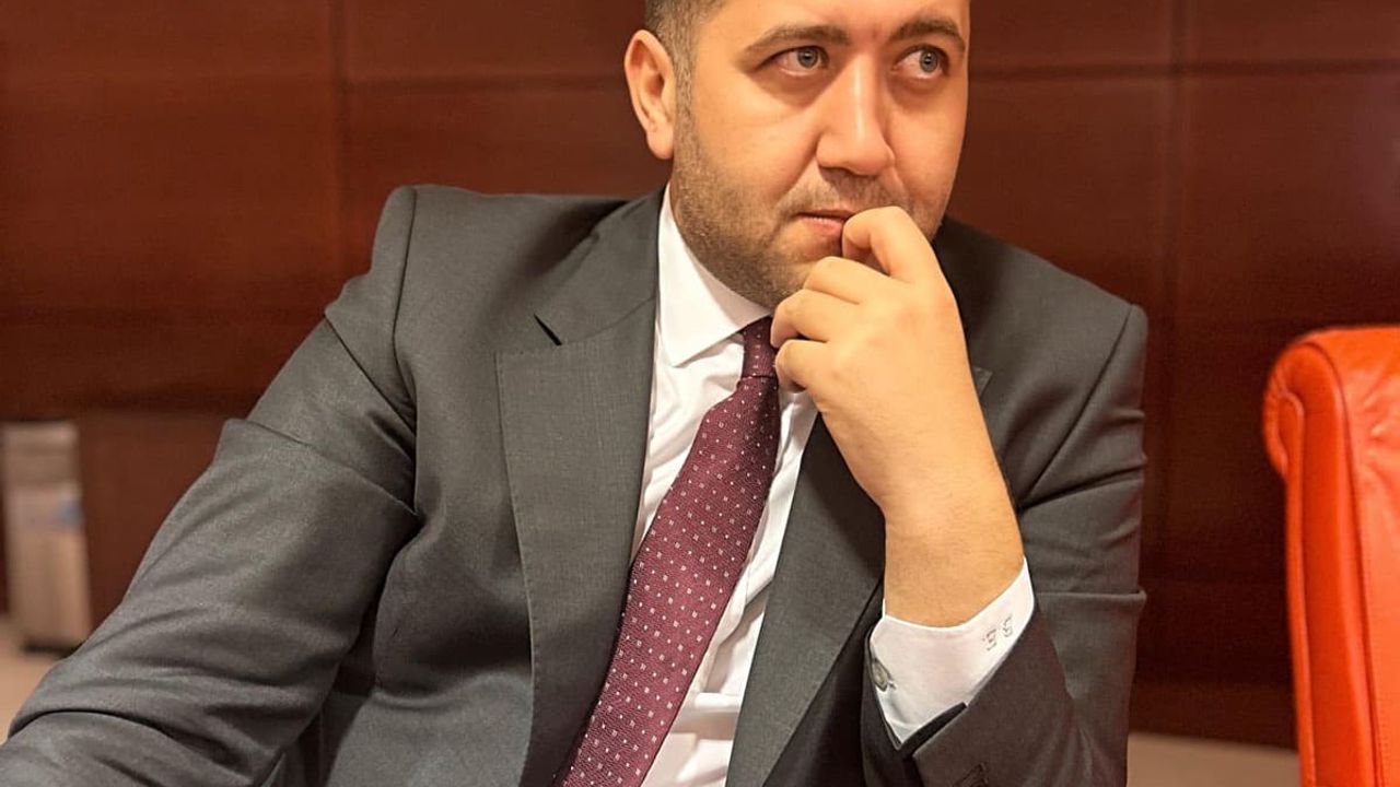 Baki Ersoy'dan Çok Konuşulacak Gönderme: Onurlu İnsanlar Ölünün Dahi Hatırını 40 Gün Güder!