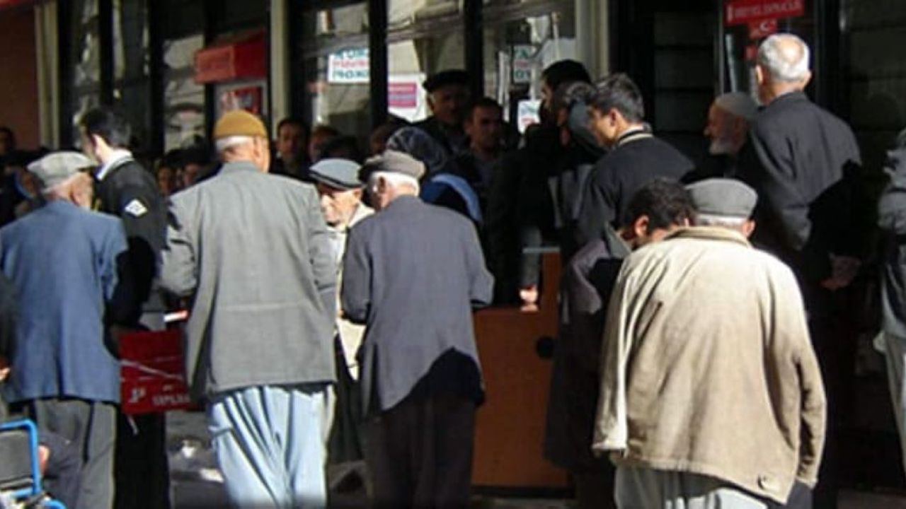 Emekliye Gelen Zamma Sert Tepki: Zam Yapmıyor, Çalıyorsunuz! Yazıklar Olsun