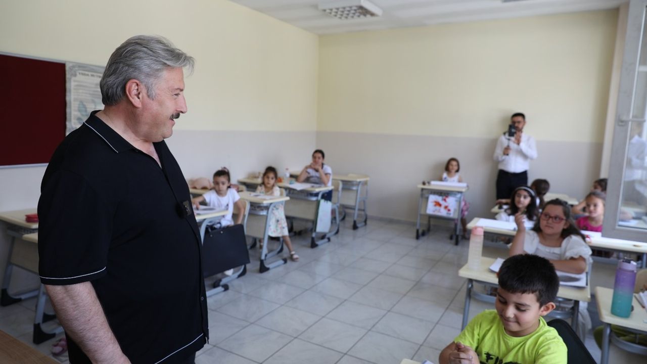 Başkan Palancıoğlu, Fedakar Gülderen Sosyal Tesisleri'nde Öğrencilerle Sürpriz Bir Buluşma Gerçekleştirdi