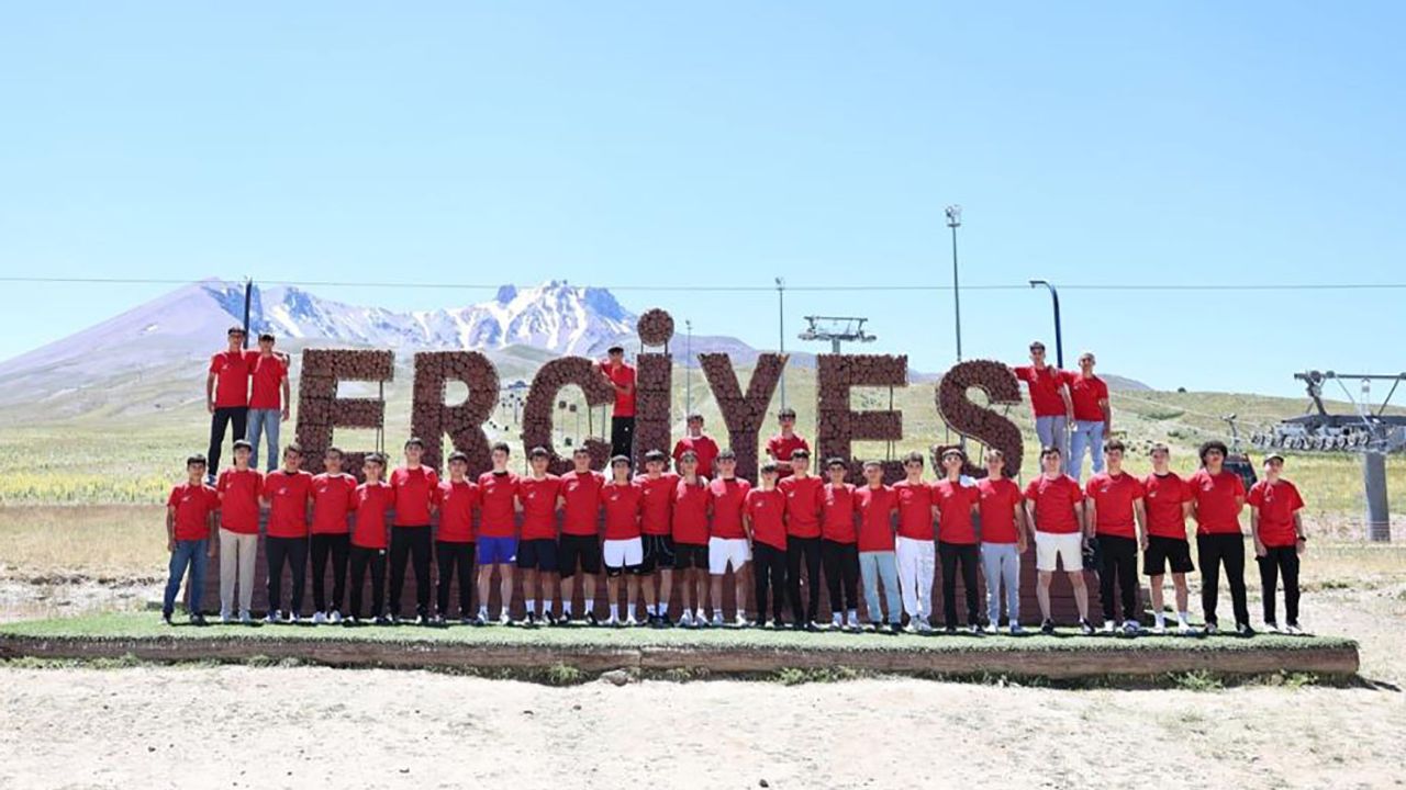 İstanbul'dan Geldiler Erciyes'te Kampa Girdiler!