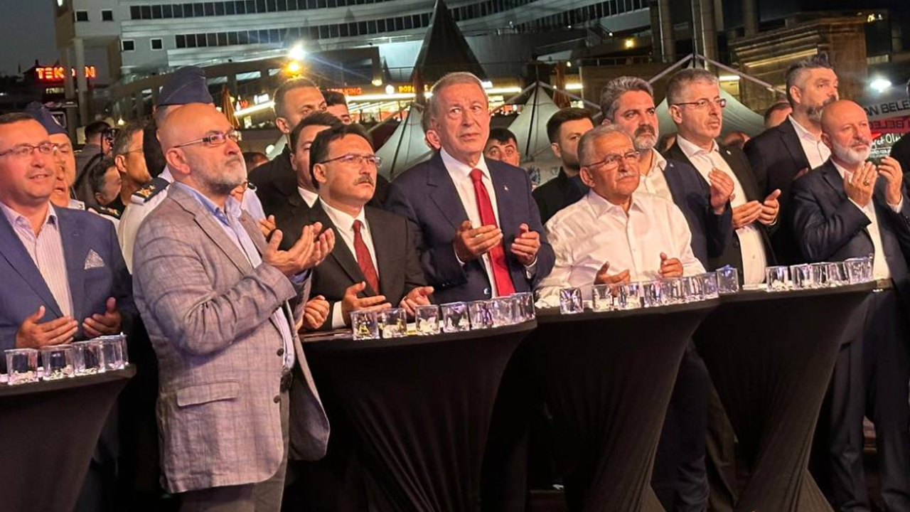 Hulusi Akar: Ölürsek Şehit, Kalırsak Gazi Anlayışıyla Mücadelemizi Sürdürmeye Devam Edeceğiz!