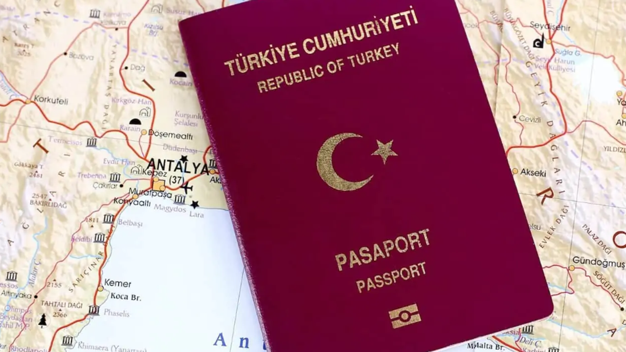 Türkiye’ye Gelen Yabancılara Vatandaşlık Mı Veriliyor? Açıklama Geldi