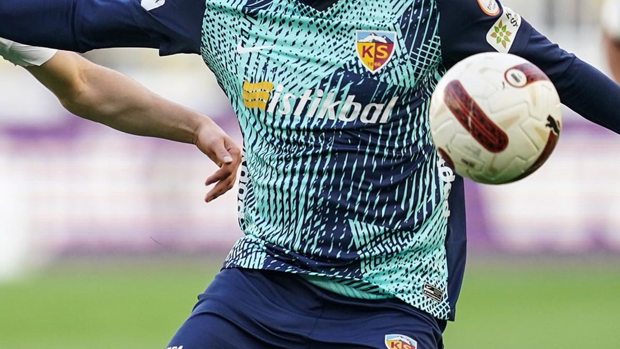 Kayserispor'a Büyük Müjde!  Yıldız Futbolcu Geliyor!
