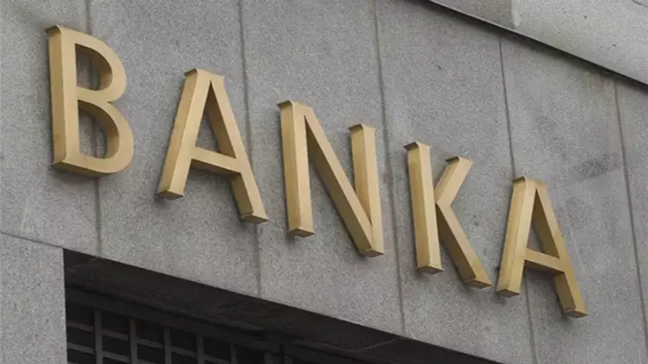 Bu bankada 1 lirası olan dikkat etsin: Yüzlerce şubesini kapatacak