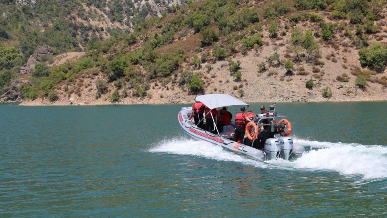 Helikopter Kazasında Enkaz Kaldırma Çalışmaları Devam Ediyor!