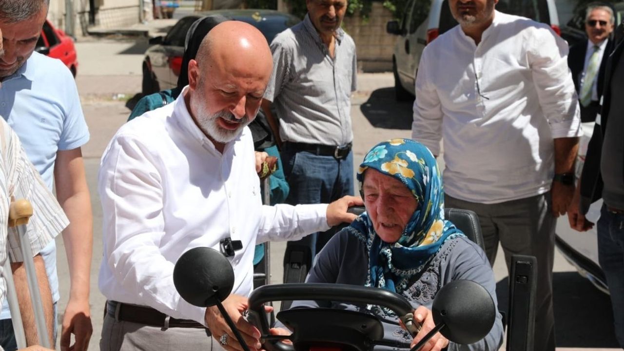 Başkan Çolakbayraktar'dan Engelli Aileye Anlamlı Hediye!