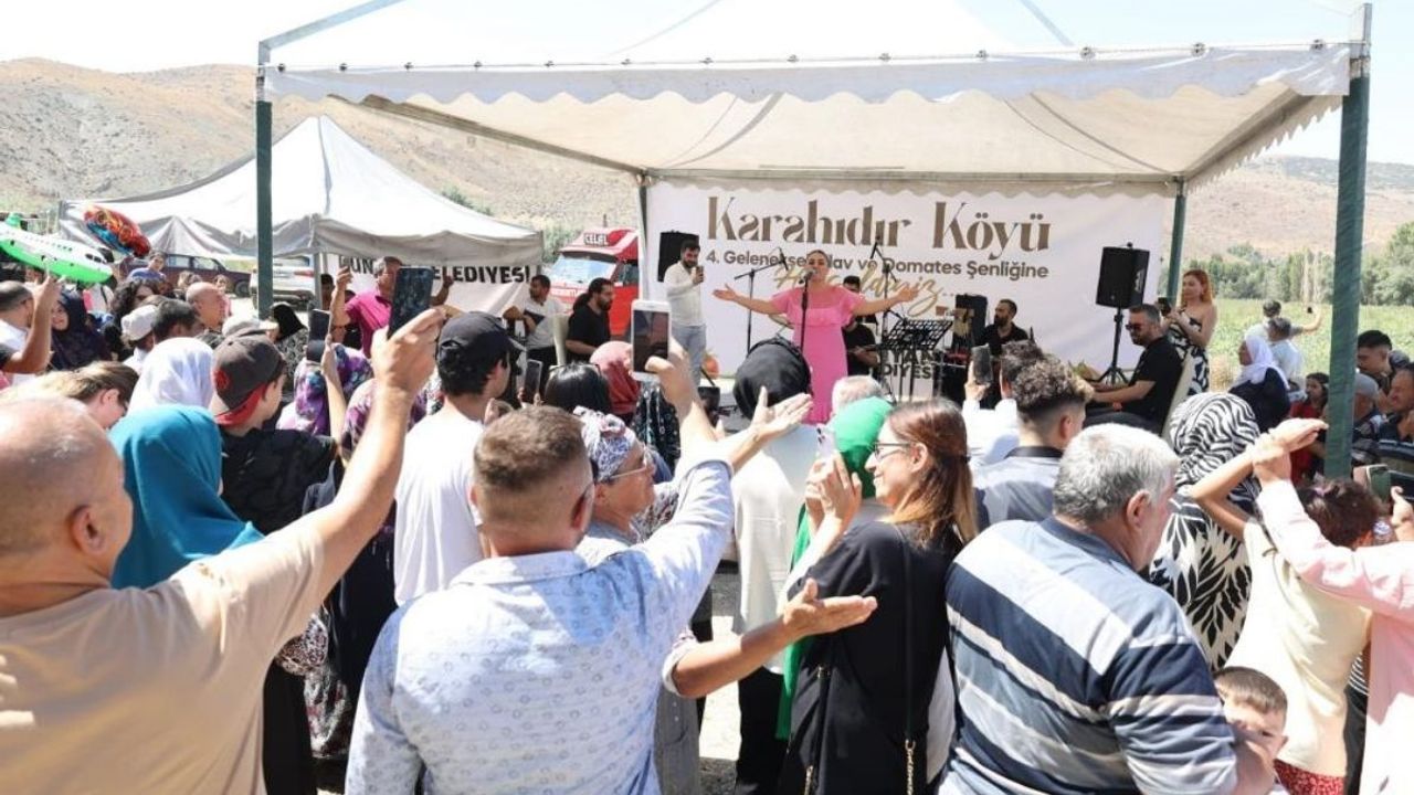Kayseri'nin O Mahallesinden Pilav Ve Domates Günü Şenliği!