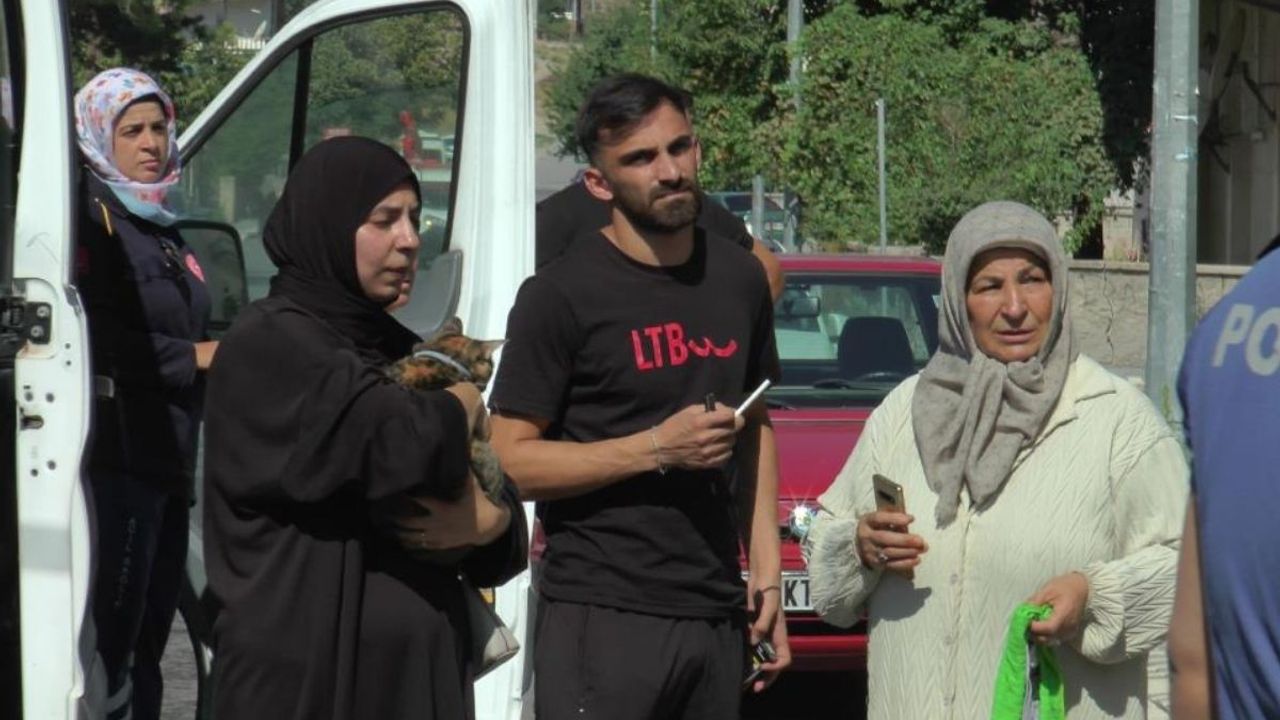 Kayseri''de 17 Yaşındaki Genç Annesiyle Tartıştı Evi Yaktı!