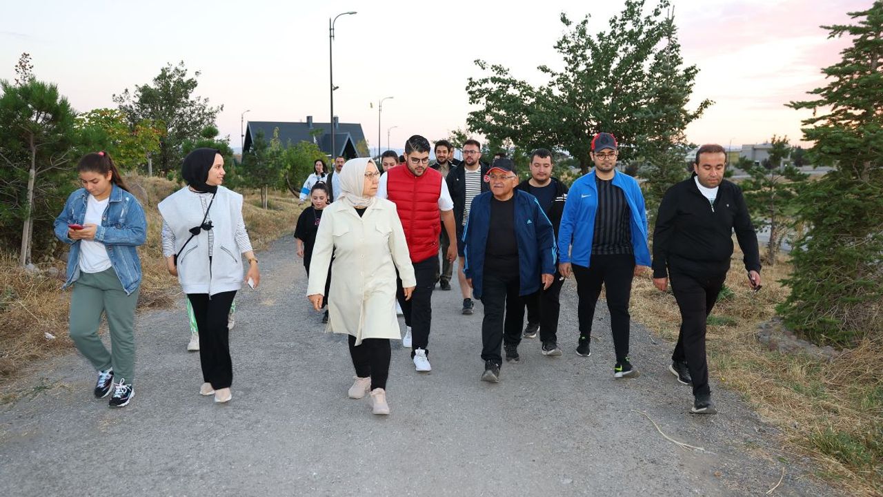 Başkan Büyükkılıç Eşiyle Beraber Bakın Kimlerle Buluştu!