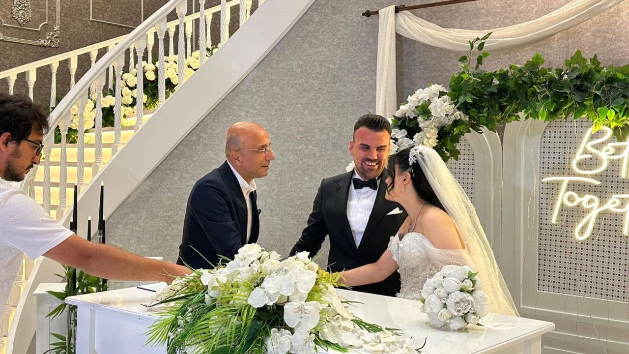 CHP’li Başkanın Oğlunun Nikahını AKP’li Başkan Kıydı!