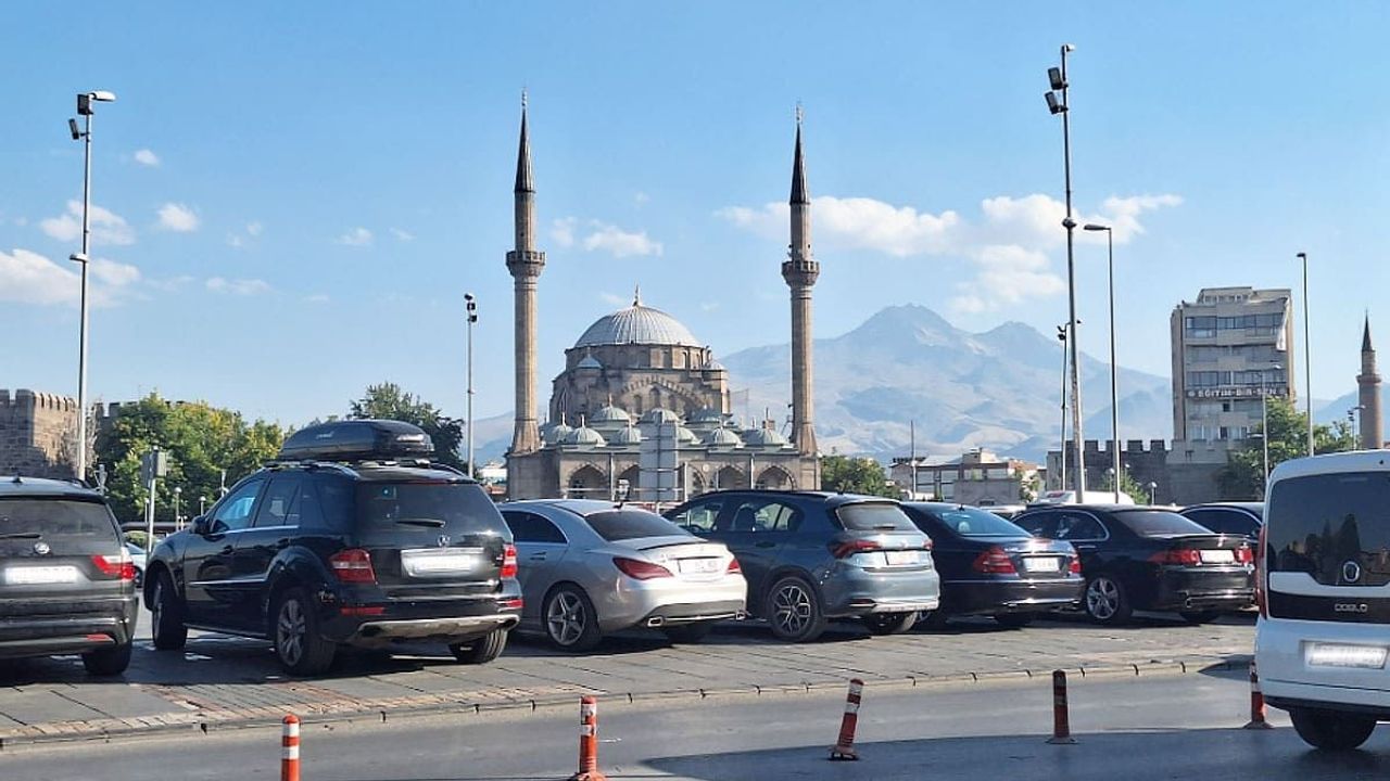 Kayseri Cumhuriyet Meydanı Park Alanına Döndü!