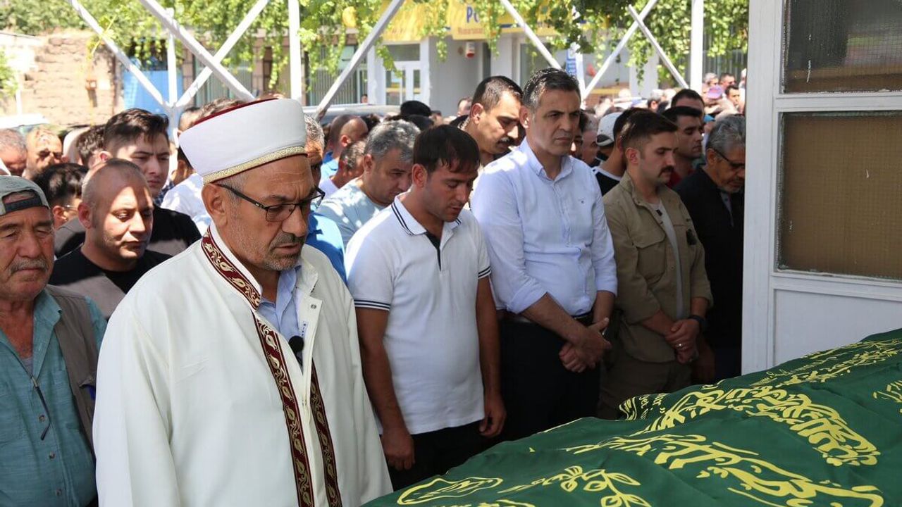 Kayseri Emniyet Teşkilatı Acı Gününde O Komiseri Yalnız Bırakmadı