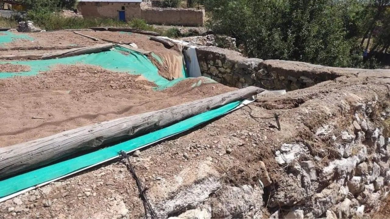 Bir Ayağı Topraktaydı!