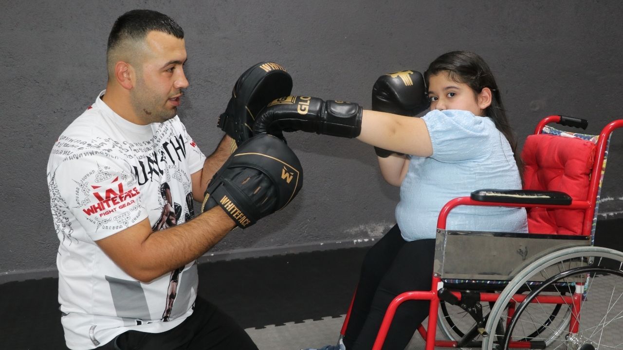 Yaşamaz Dediler Muay Thai Onu Hayatta Tuttu! 11 Yılda 12 Ameliyat!