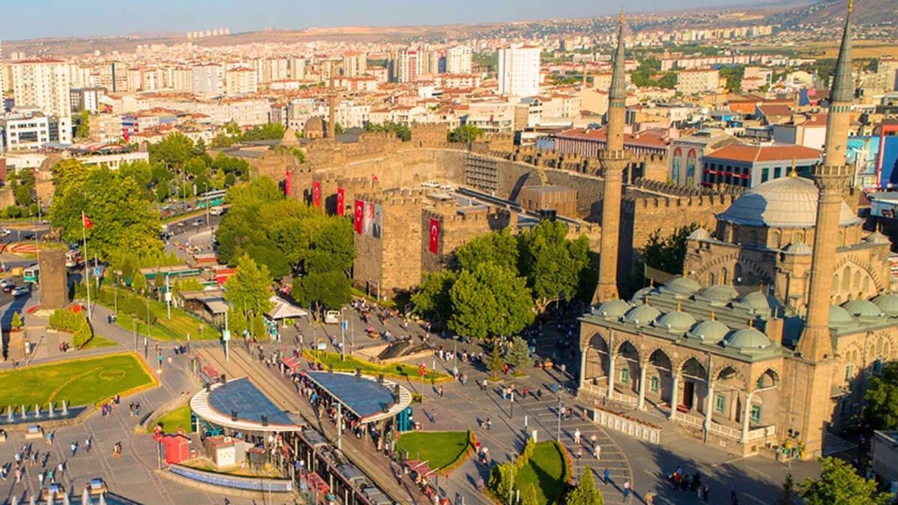 Yarına Dikkat! Binlerce Kişi Kayseri Cumhuriyet Meydanı’nda Toplanacak!