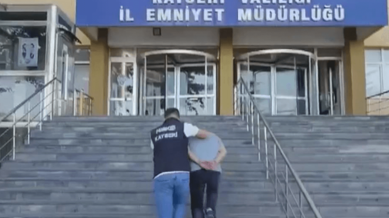 Kayseri’de Bahçesinde Kenevir Yetiştiren Adam Yakalandı!