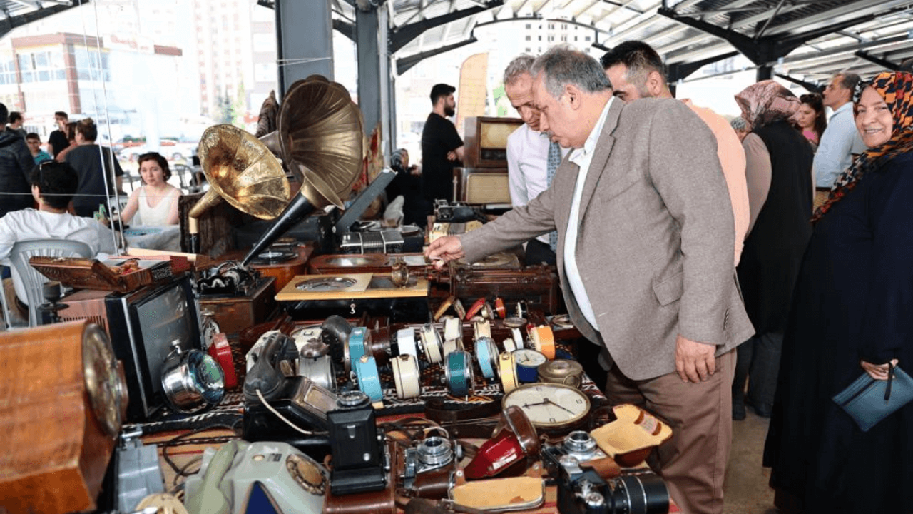 Kayseri Pazar Günü Farklı Bir Gün Yaşayacak! Antika Tutkunları Akın Edecek!